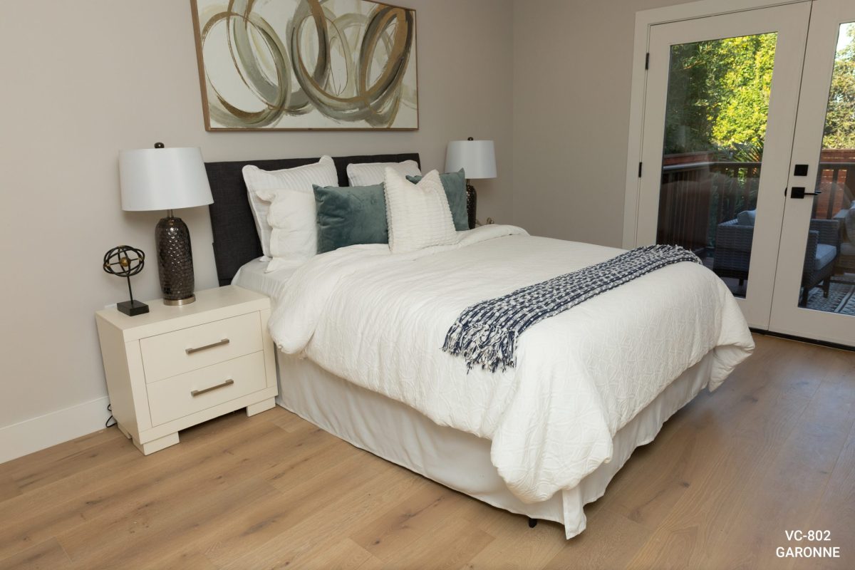 Vellichor River Run Garonne wire-brushed European oak plank swatch, view 2
