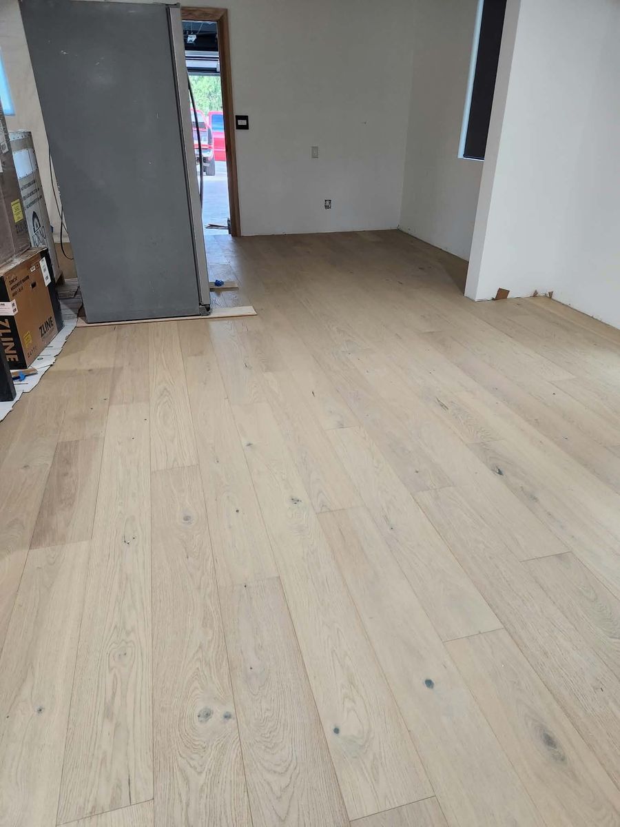 Oasis Seaside Breeze oak hardwood flooring in the open kitchen area of a Calabasas home