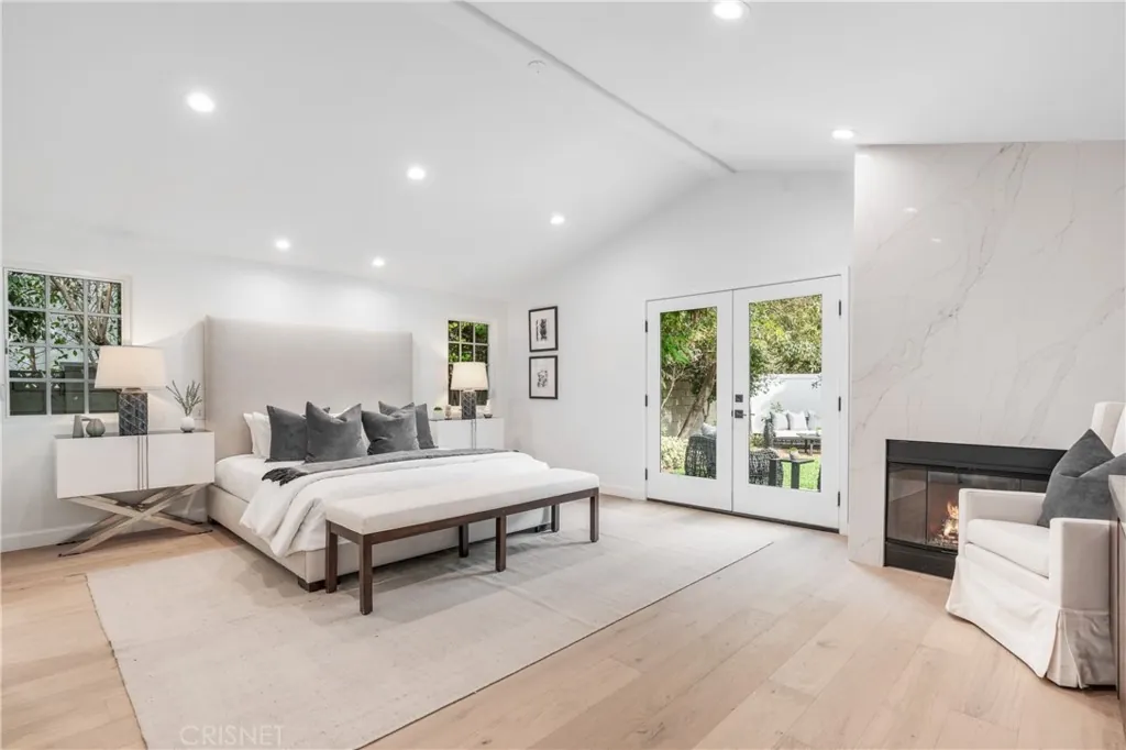 Bedroom with engineered European white oak flooring, Sherman Oaks, Glamour Flooring project