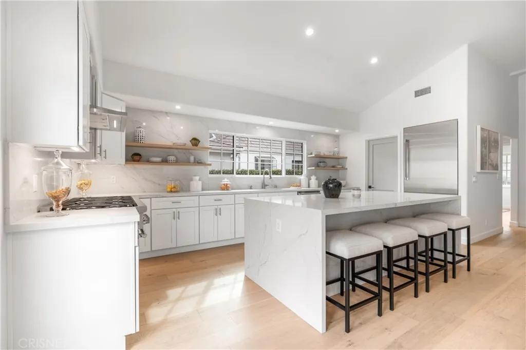 Kitchen with engineered European white oak flooring, Sherman Oaks, Glamour Flooring project